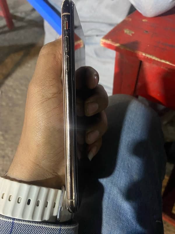 IPhone XS Max factory unlock 7