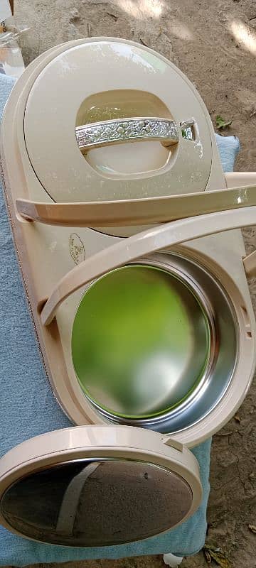 Hot and cold food container in new condition 1