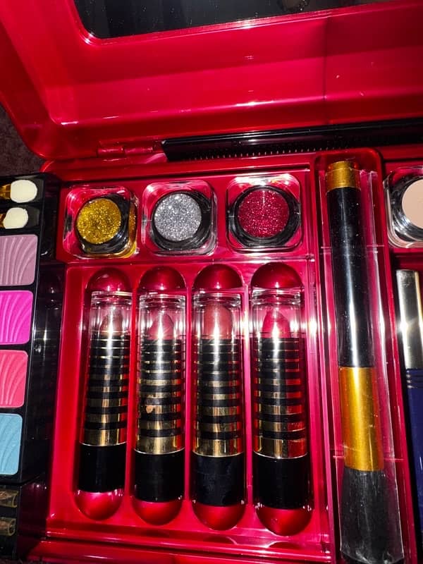 Makeup vanity kit 4