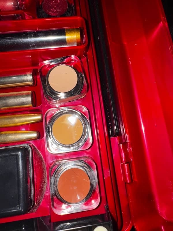 Makeup vanity kit 6