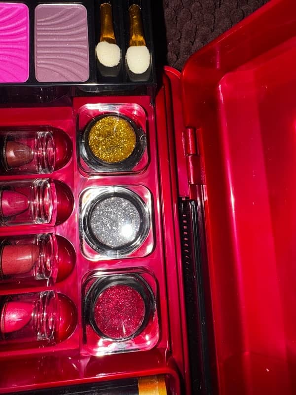 Makeup vanity kit 7