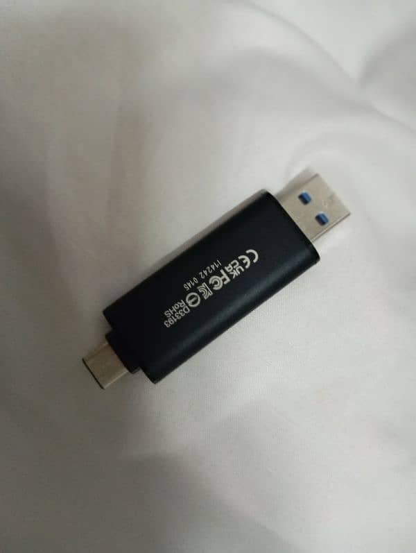 1 TERABYTES USB 4