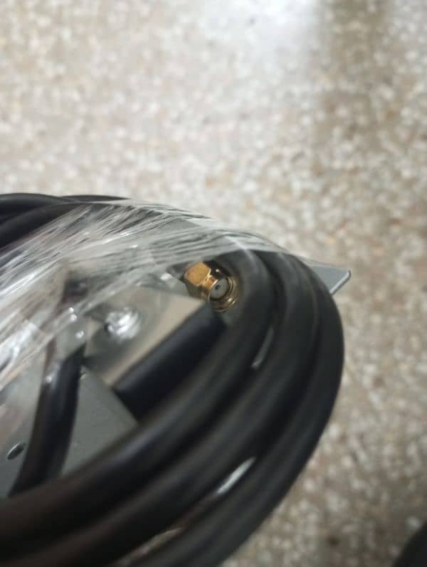 Yagi Antenna 2.4GHz (25dbi) Wifi Antenna RP-SMA 4