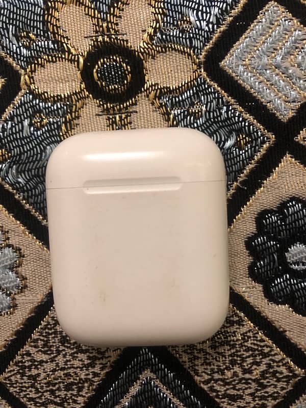 Apple AirPods 2nd Generation 1