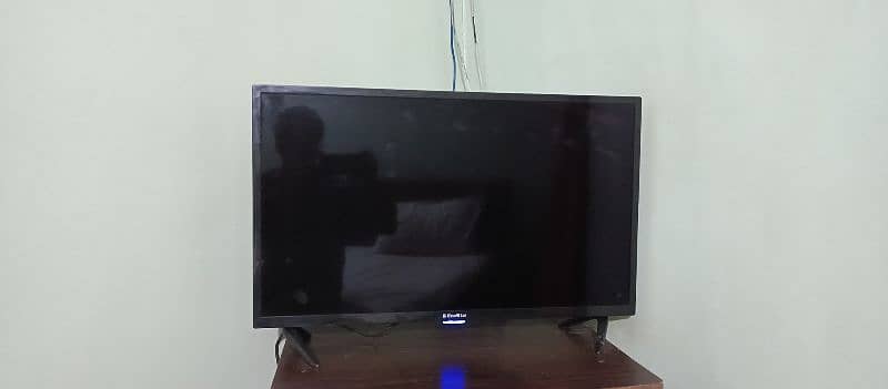 Ecostar 32" TV 2