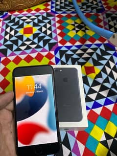 iPhone 7 32 gb sealed phone with box hy bilkul