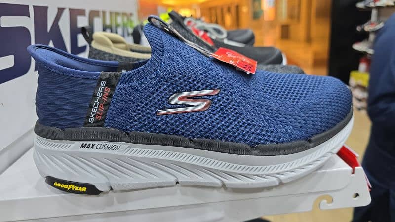 Brand new original Skechers men 9.5 0