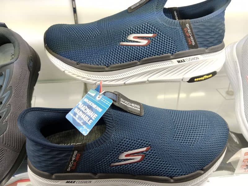 Brand new original Skechers men 9.5 3