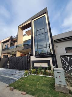 Brand New 5 Marla Luxury Home 4 Beds, Park View, Fully Loaded