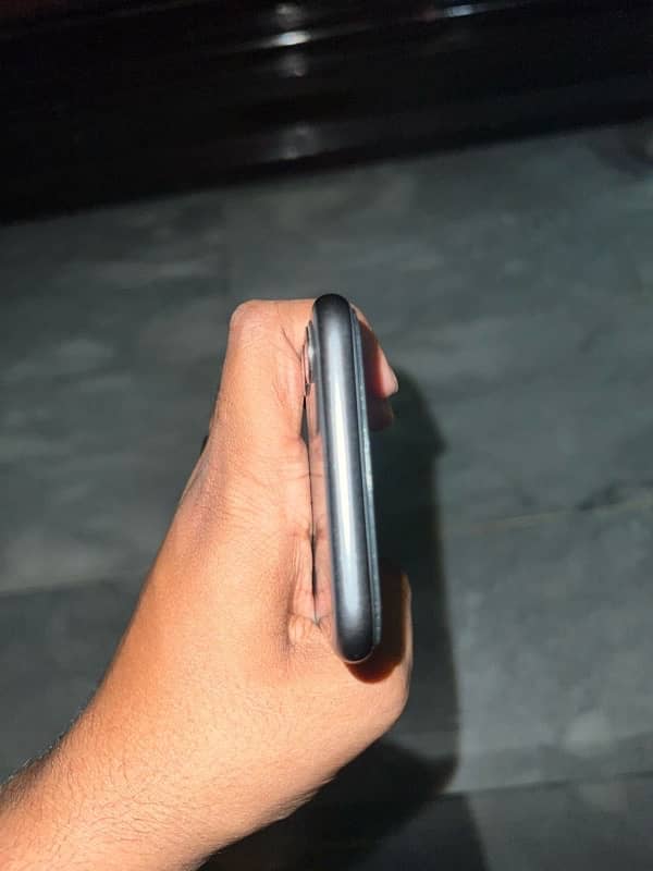 iphone 11 Non PTA 4