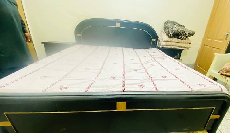 double bed with side tables and dressing - 0,3,0,1,7,1,0,4,4,0,0 2
