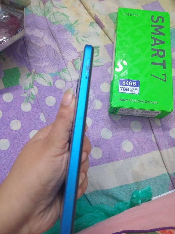 Infinix smart 7 4+7/64 8