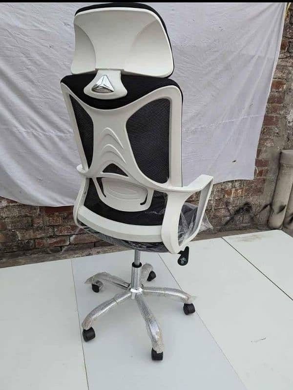 ergo white chair 0