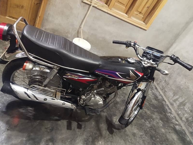 Honda 125 2017 black 1