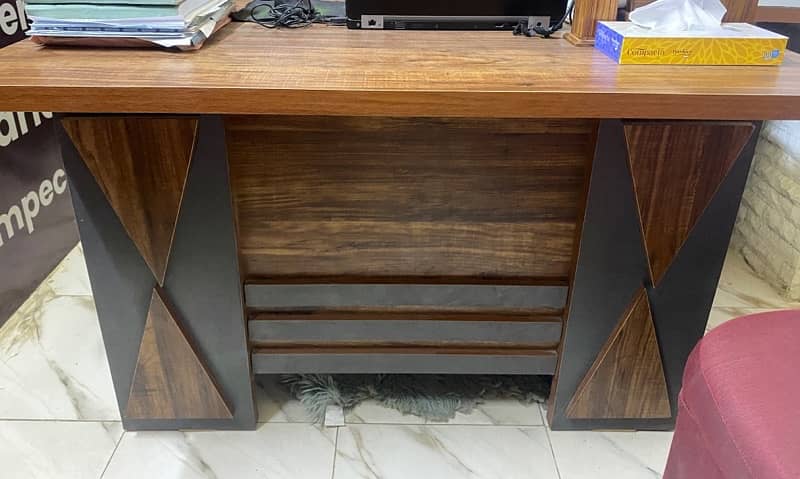 office table for sale Like New 1