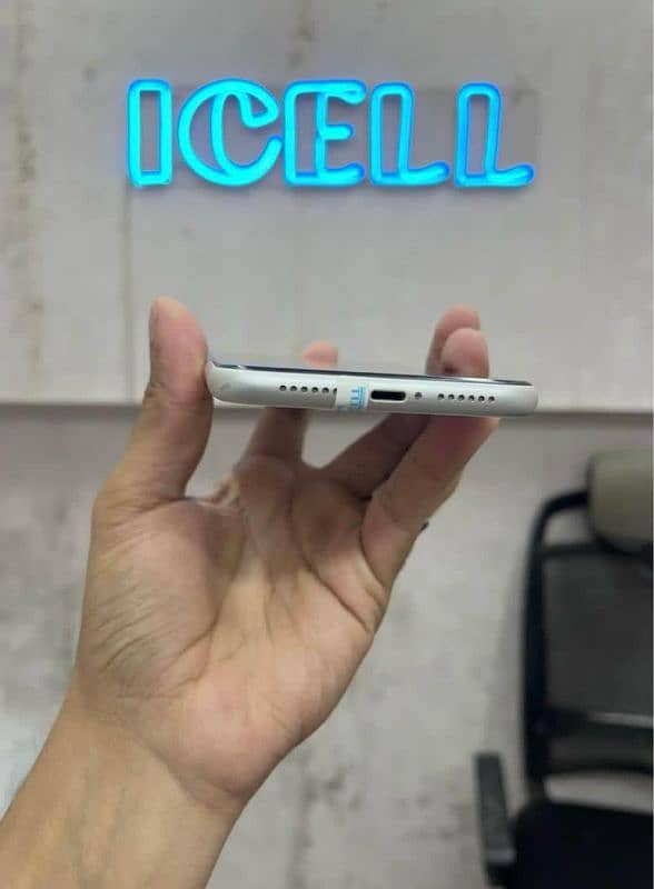 iphone 11 64 GB 3