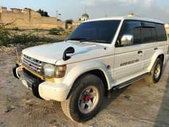 Mitsubishi Pajero 1990