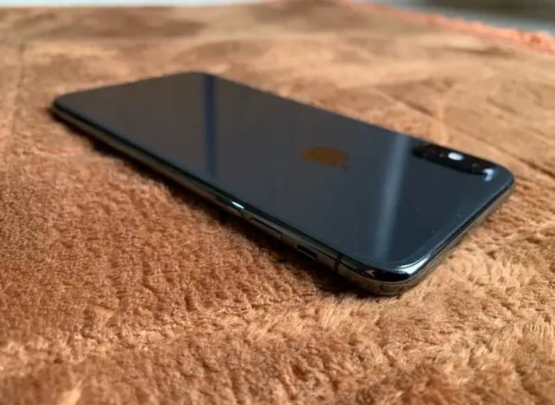 Apple iphone Xs max 4