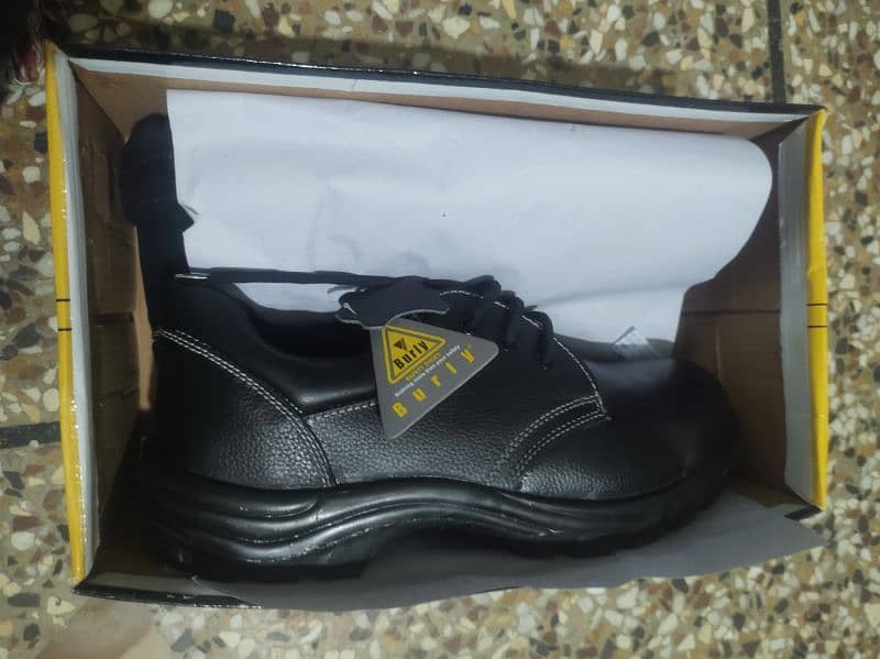 Burly Safety Shoe 3