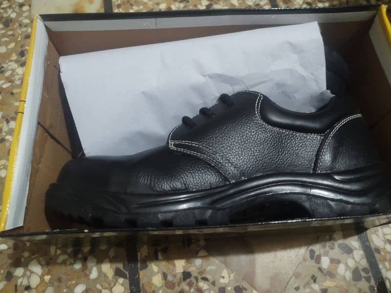 Burly Safety Shoe 7