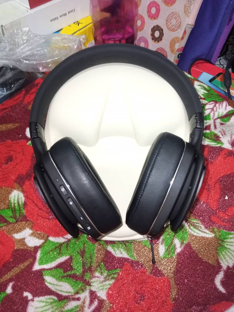 Bluetooth headphones with immersive, loud sound 2