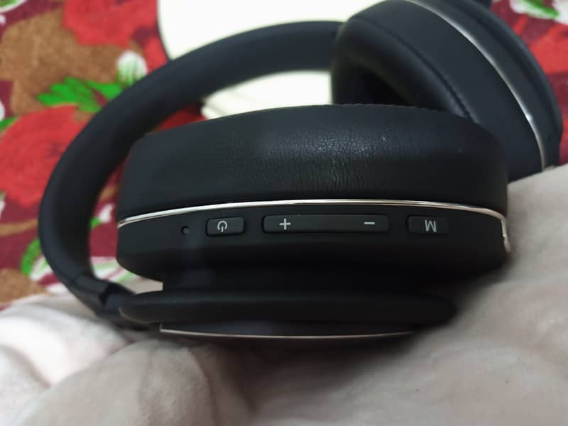 Bluetooth headphones with immersive, loud sound 5