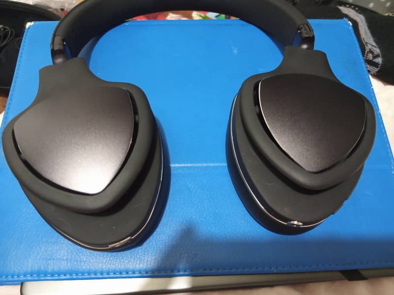 Bluetooth headphones with immersive, loud sound 7