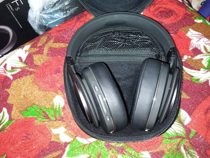 Bluetooth headphones with immersive, loud sound 9