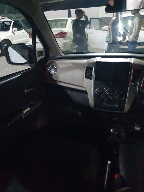 Suzuki Wagon R 2018 13