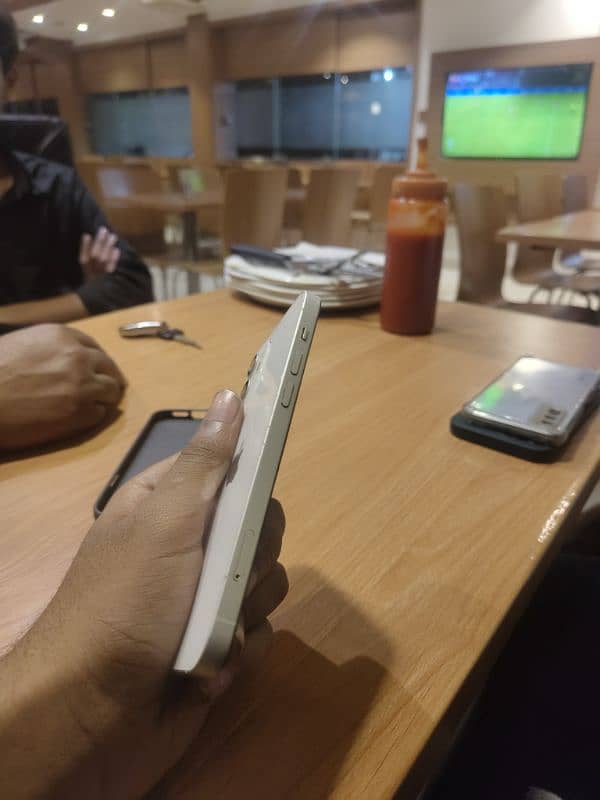 iPhone 12 white 128 3