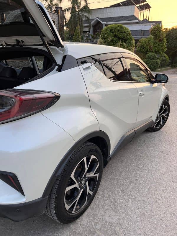 Toyota C-HR 2017 12