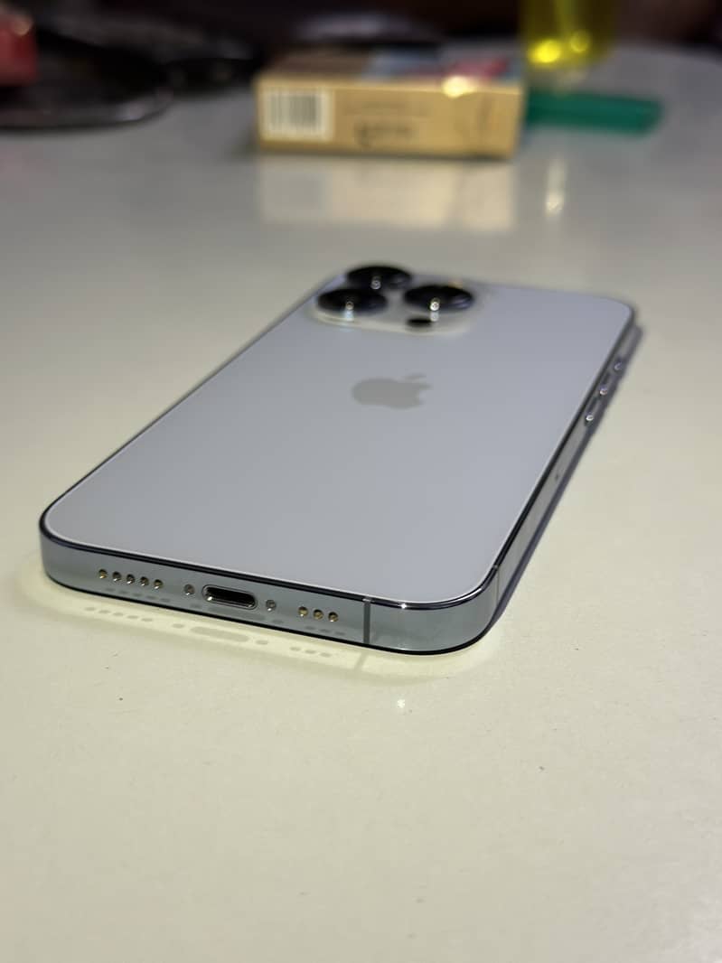 Apple iPhone 13 Pro 4