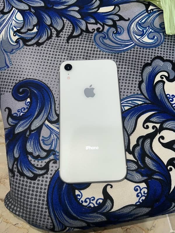 iPhone XR 1