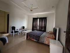 2KANAL FULLY FURNISHED UPPER PORTION WITH SEPARATE GATE IN DHA PHASE 2