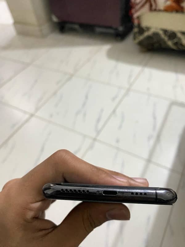 IPHONE 11 pro max 5