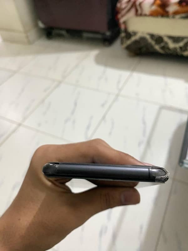 IPHONE 11 pro max 6