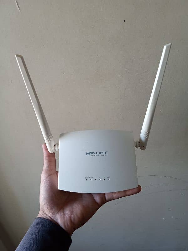 mt Link router with charger 0