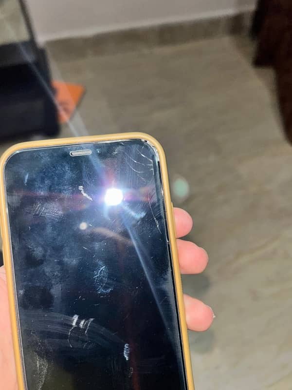 IPHONE XR 4