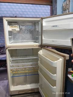 dawlance original fridge full size geniune fridge good condition