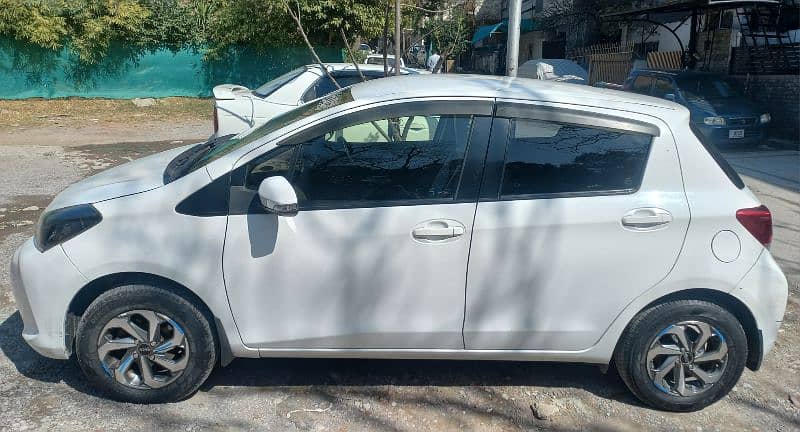 Toyota Vitz 2015 3