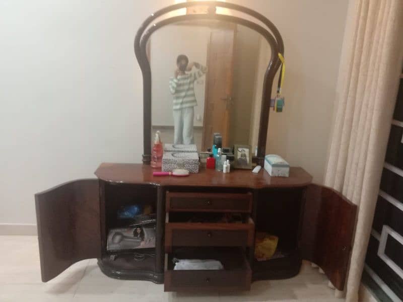 Dressing Table 2