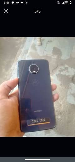 moto z4