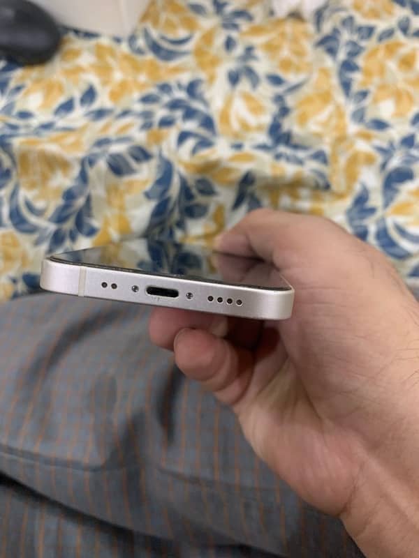 iphone 12 mini 4