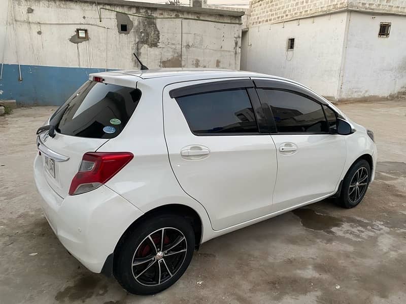 Toyota Vitz 2015 4