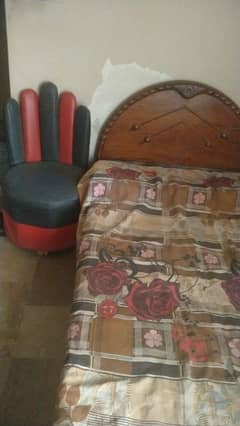 single bed 18000 mein do