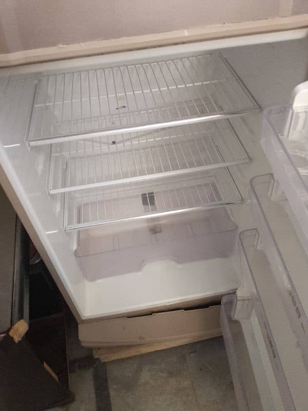 Dawlance refrigerator model 2018 medium size 4