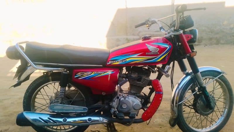 Honda 125cg urgent . . 0312 6650 447 whatsapp 1