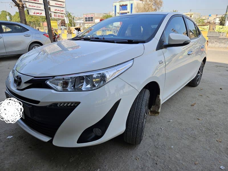 Toyota Yaris Ativ X 1