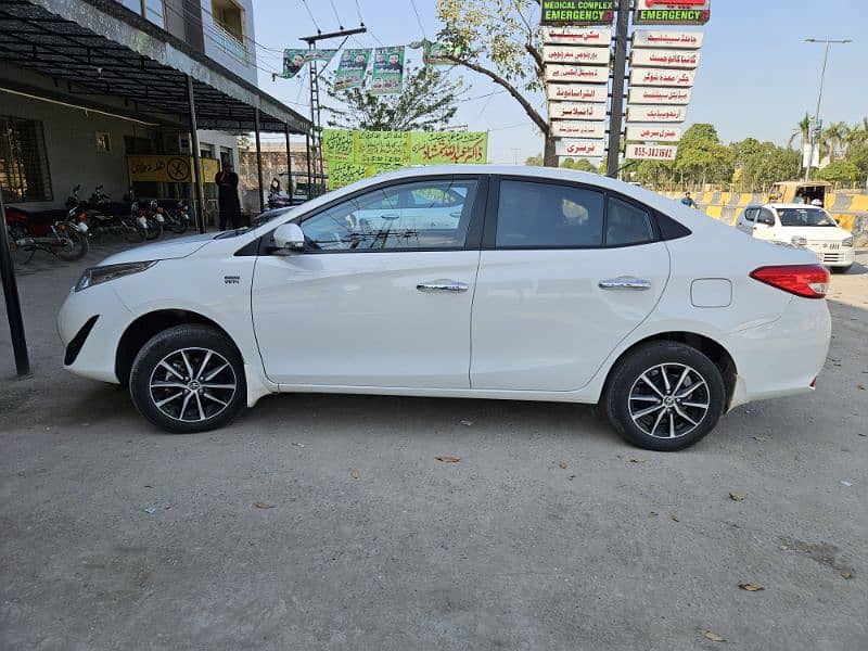 Toyota Yaris Ativ X 4