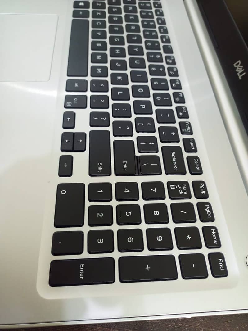 Dell Inspiron 15 5570 Core i7 8th Gen 8GB/256GB SSD COD available 14
